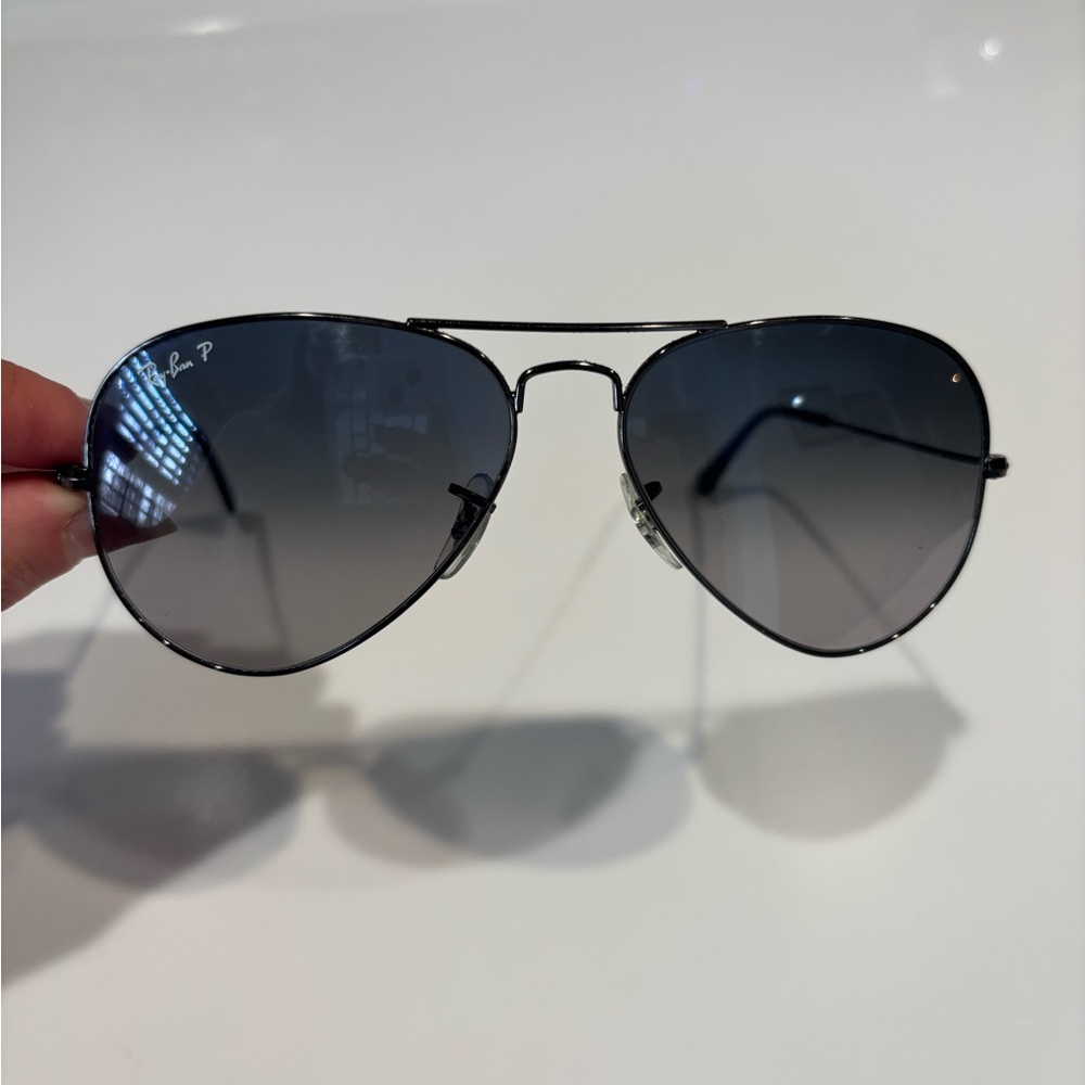 Woman’s Ray Bans